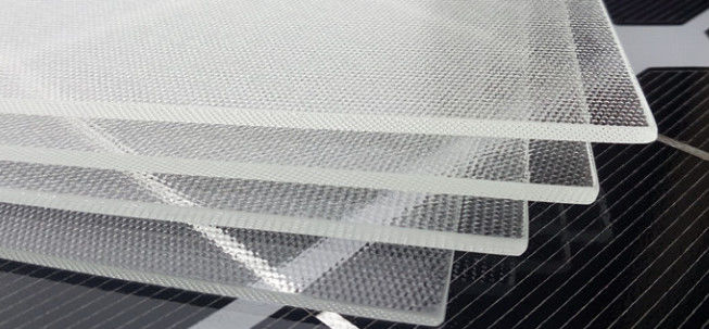 Vidro de painel solar fotovoltaico transparente personalizado e endurecido com baixo revestimento de ferro/vidro anti-oxidação à venda