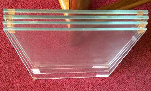 Vidro flutuante ultra-límpido para edifícios, resistência ao calor ≤ 0,3 mm/m°C e projeto irregular