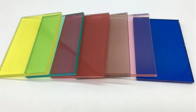 Processamento de vidro tintado com cores verde escuro / cinza escuro / azul Ford