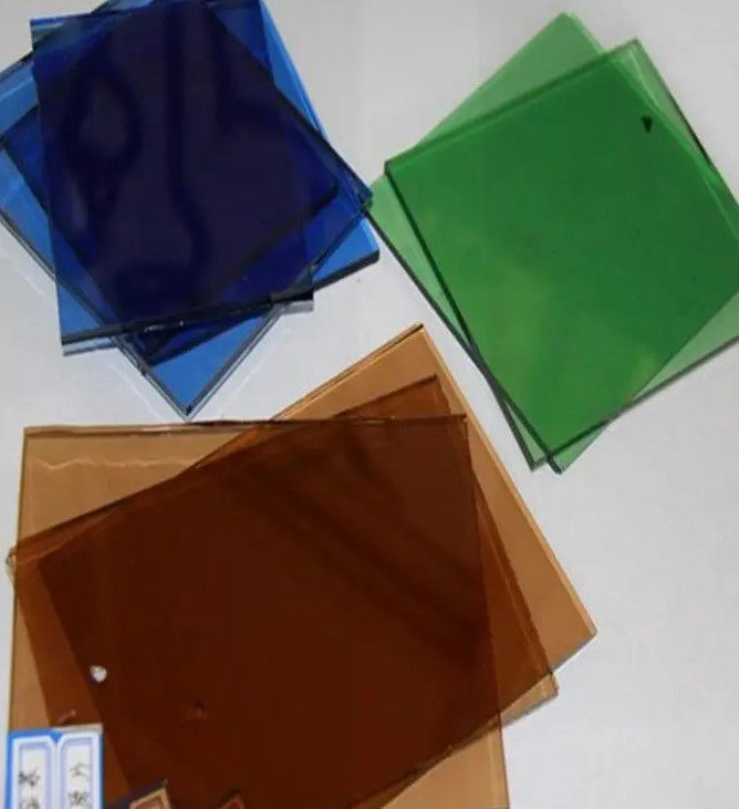 Processamento de vidro tintado com cores verde escuro / cinza escuro / azul Ford